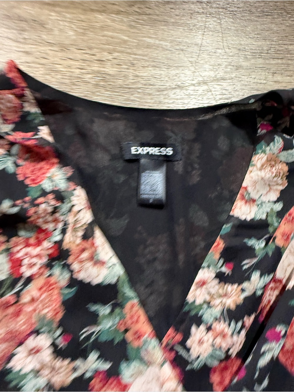 Express Ruffle Detail Floral Blouse - Picture 3 of 6